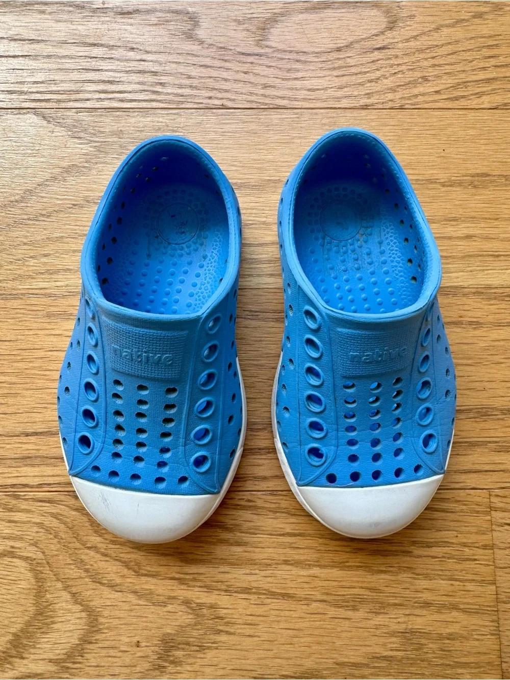 Native Kids Slip-On Water Shoes in Bright Blue with White Toe size 5